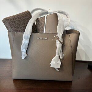 Michael Kors Charlotte Lg Leather 3-in-1 Tote (w/ 2crossbody purses inside) NWT